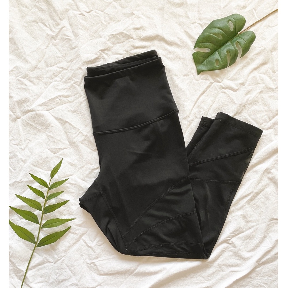 Mesh cutout ankle length leggings